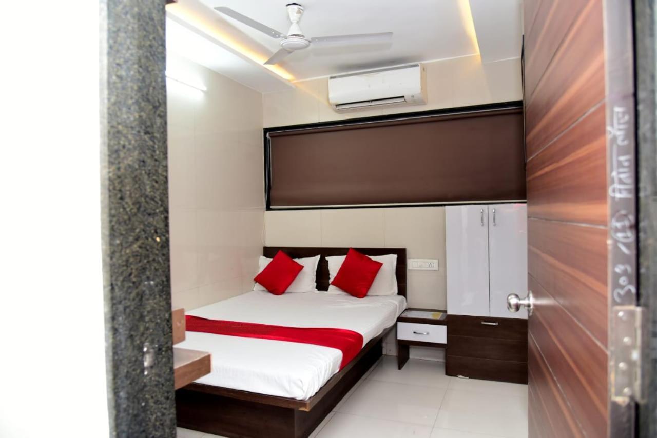 Nivant Lodge Solapur Exterior photo